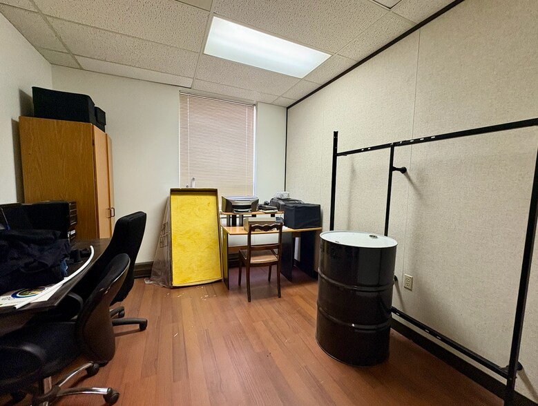 More Photos Of 461 Princess St, Kingston Storefront Retail Residential For Lease