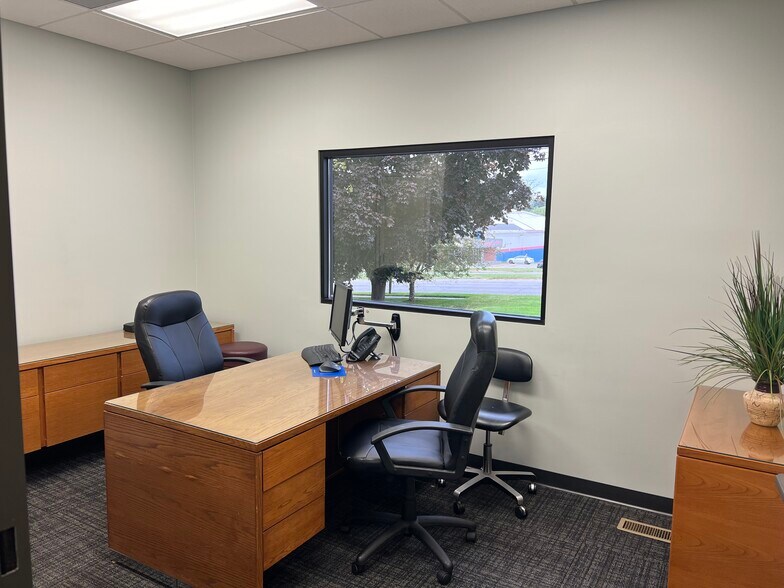 More Photos Of 7180 Hickman Rd, Windsor Heights Medical For Lease