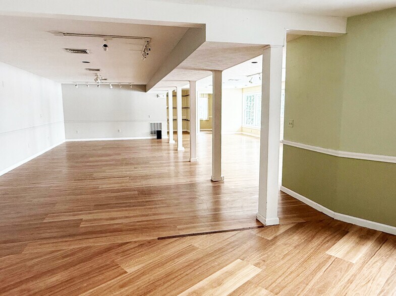 More Photos Of 450 Main St, Chatham Storefront Retail Residential For Lease