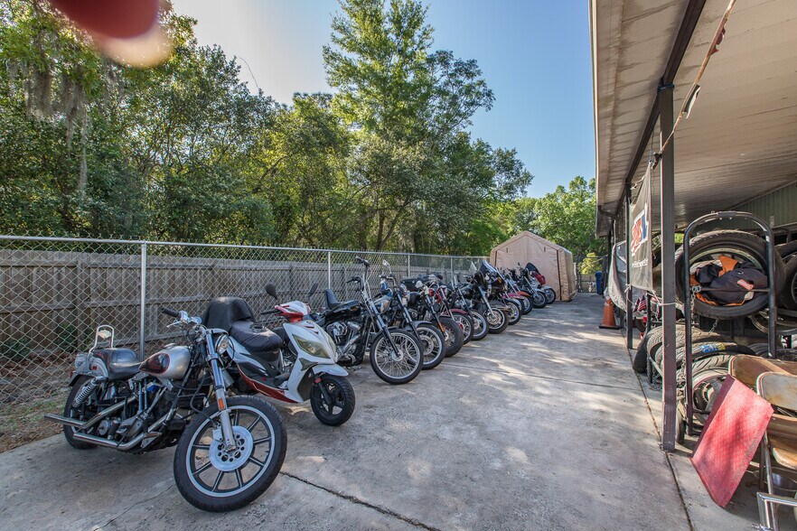More Photos Of 17022 Cortez Blvd, Brooksville Auto Repair For Sale