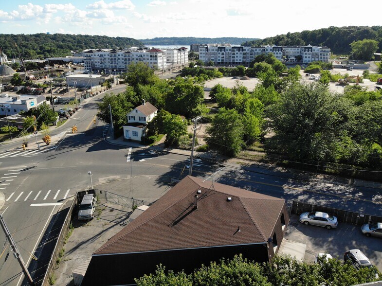 More Photos Of 42 Herb Hill Rd, Glen Cove Flex For Lease