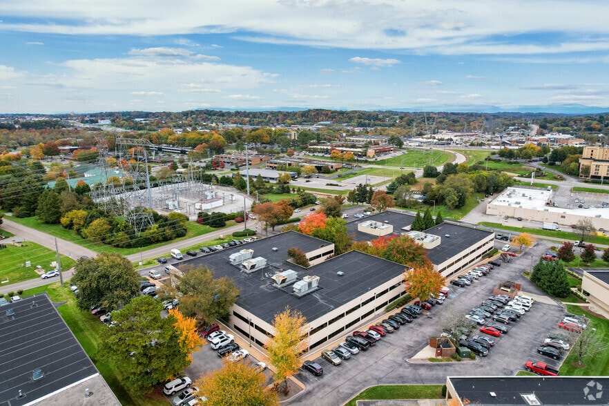 More Photos Of 9111 Cross Park Dr, Knoxville Office For Sale
