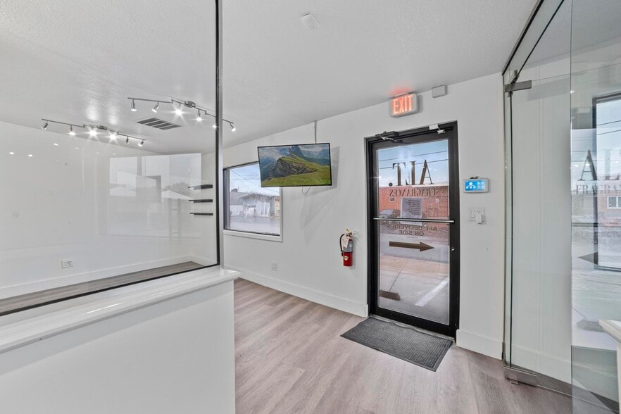 More Photos Of 3410 NE 6th Ter, Pompano Beach Warehouse For Sale