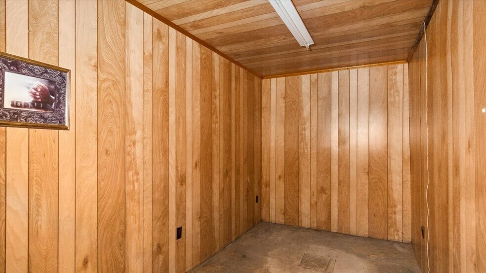 More Photos Of 123 N Main St, Warrenton Storefront For Sale