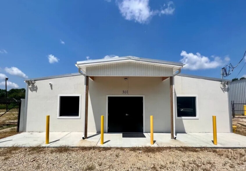 More Photos Of 301 Gundy Ln, Enterprise Warehouse For Lease
