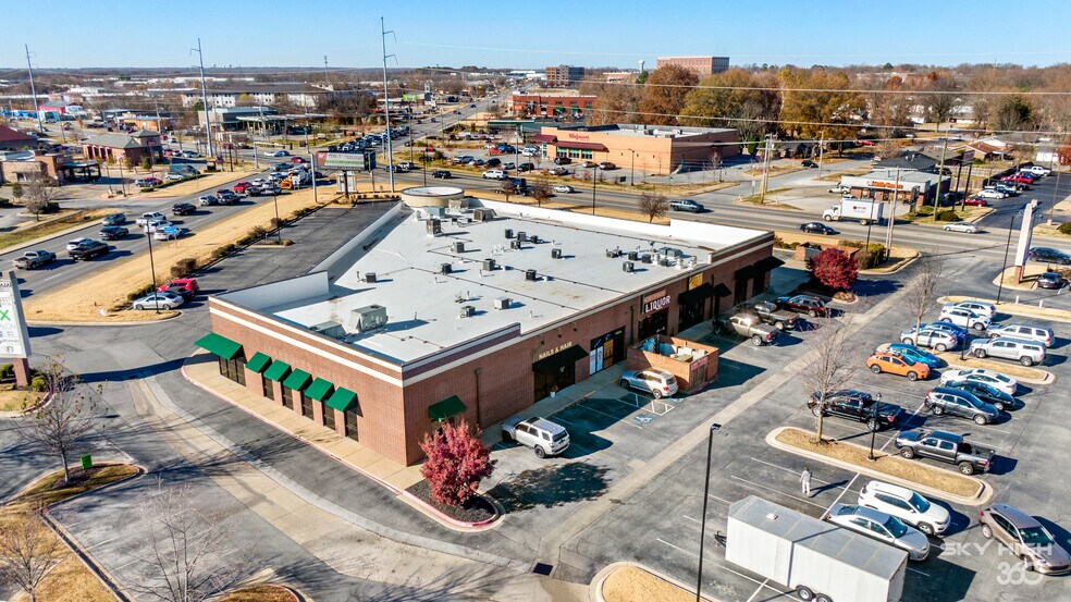 More Photos Of 201 SW 14th St, Bentonville Unknown For Lease