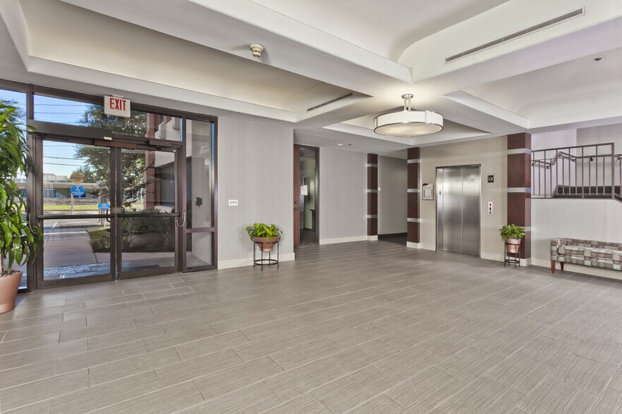 More Photos Of 19016 Stone Oak Pky, San Antonio Medical For Lease