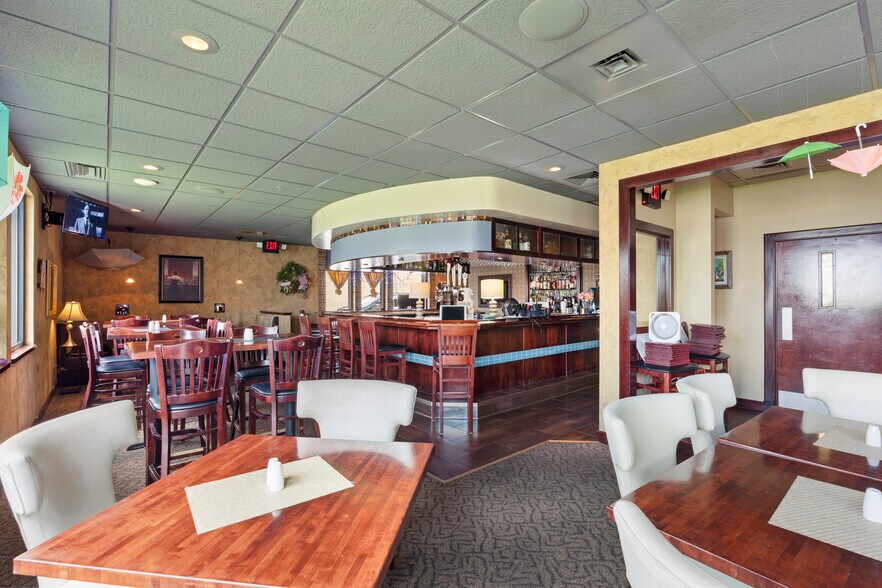 More Photos Of 824 Paul Bunyan, Bemidji Restaurant For Sale