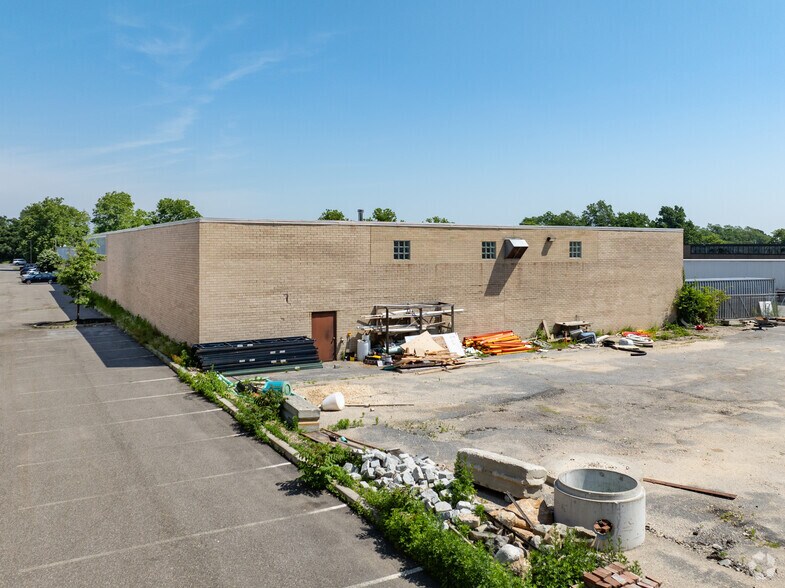 More Photos Of 135 Oser Ave, Hauppauge Warehouse For Lease