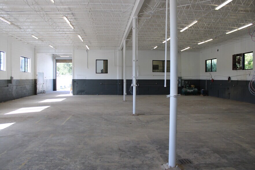 More Photos Of 8321 Atlantic Blvd, Jacksonville Flex For Lease