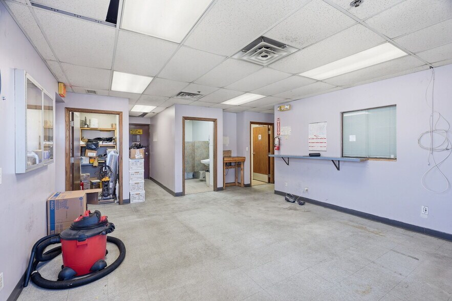 More Photos Of 8201 NE Hickory St, Minneapolis Truck Terminal For Sale