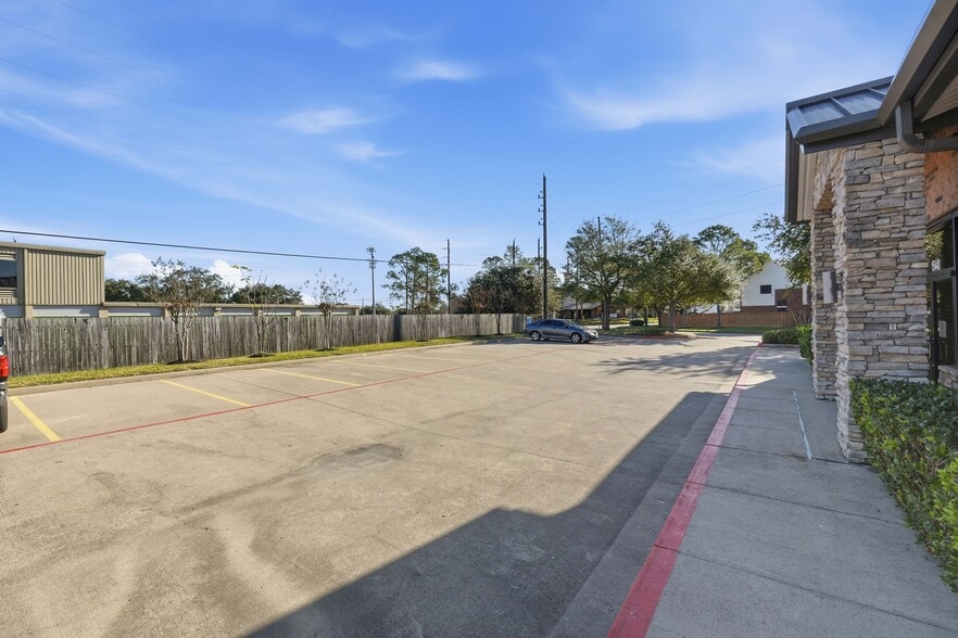 More Photos Of 15440 Ridge Park Dr, Houston Office For Sale