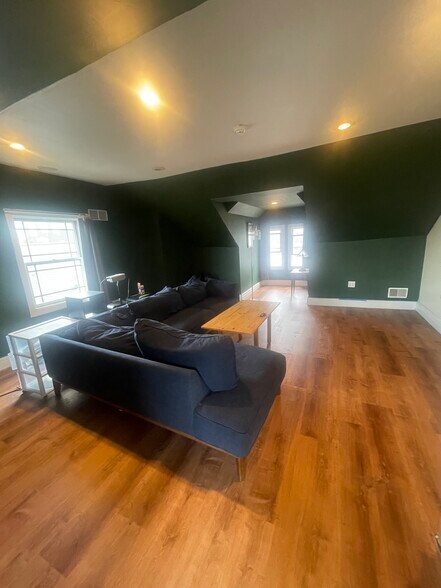 More Photos Of 5817 Ellsworth Ave, Pittsburgh Storefront Retail Office For Lease