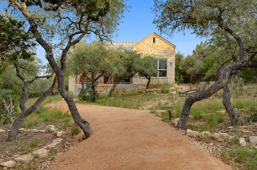 More Photos Of 7400 McGregor Ln, Dripping Springs Hotel For Sale