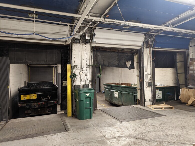 More Photos Of 500 N Pulaski Rd, Chicago Warehouse For Lease