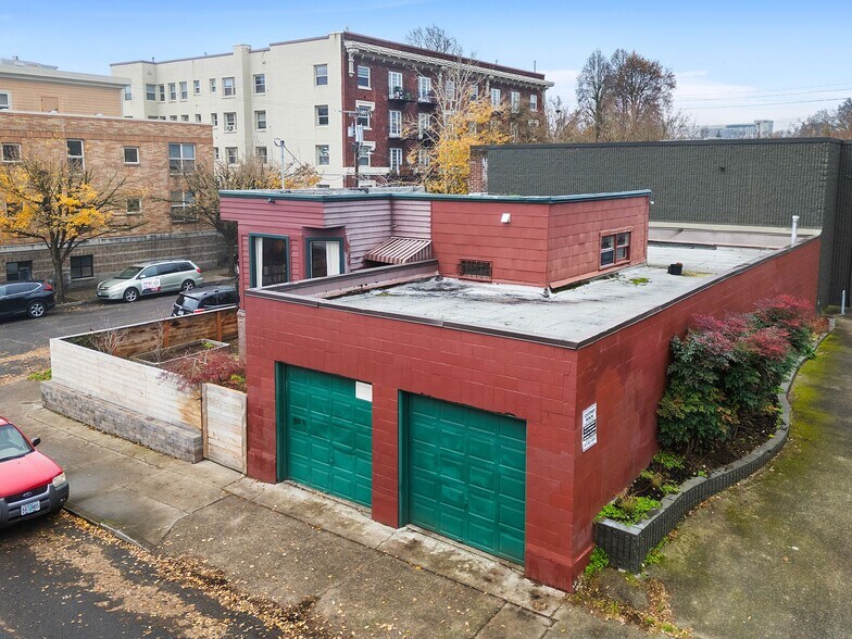 More Photos Of 1305 SE Belmont St, Portland Office For Sale