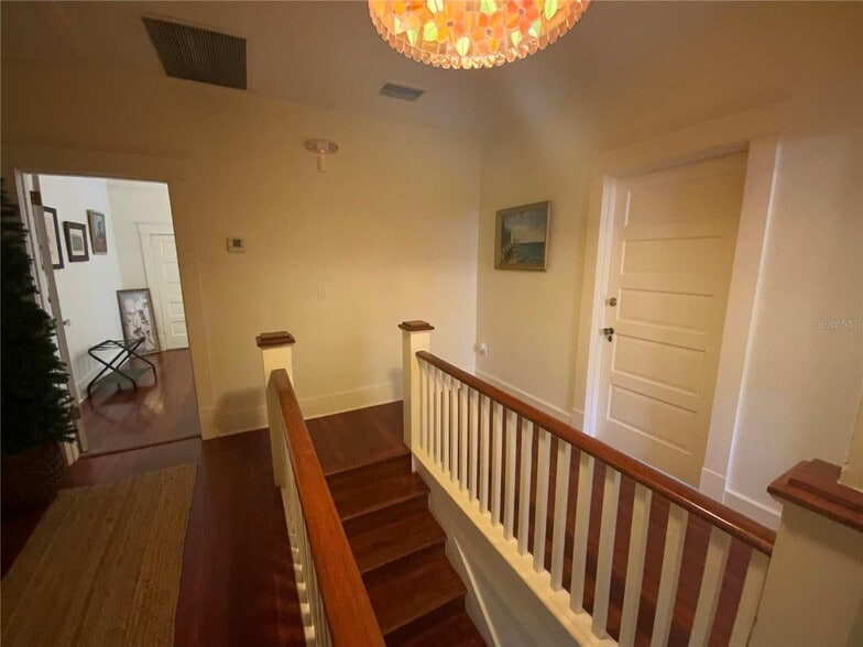 More Photos Of 606 E Oak St, Arcadia Hospitality For Sale