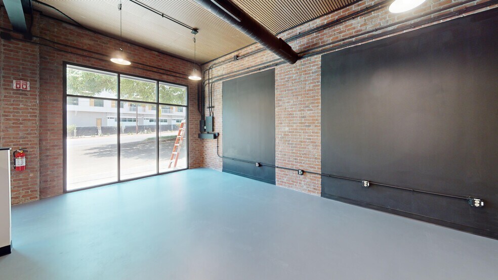 More Photos Of 2324 S Lamar Blvd, Austin Unknown For Lease