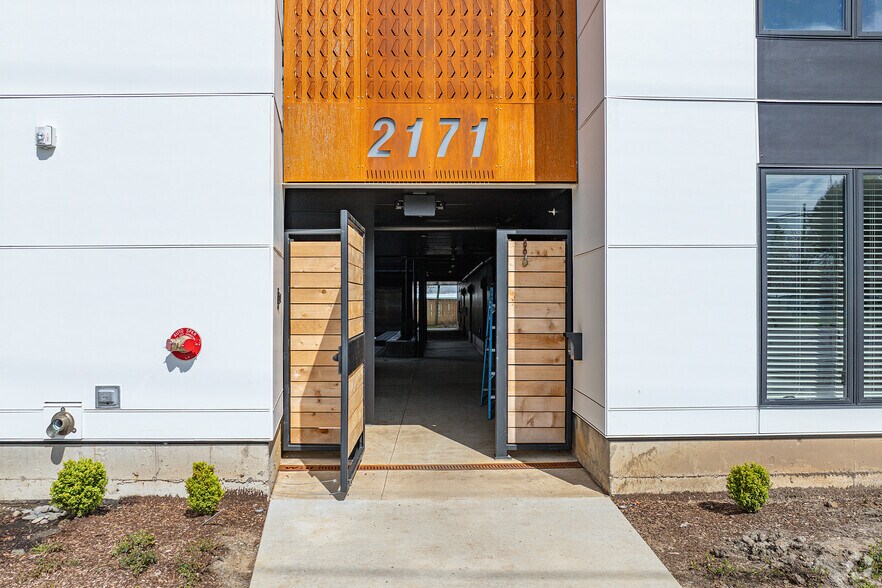 More Photos Of 2171 N Rosa Parks Way, Portland Apartments For Sale