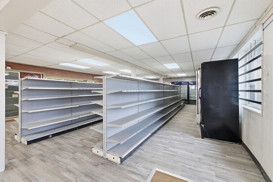 More Photos Of 233 Lexington Ave, Mansfield Convenience Store For Sale