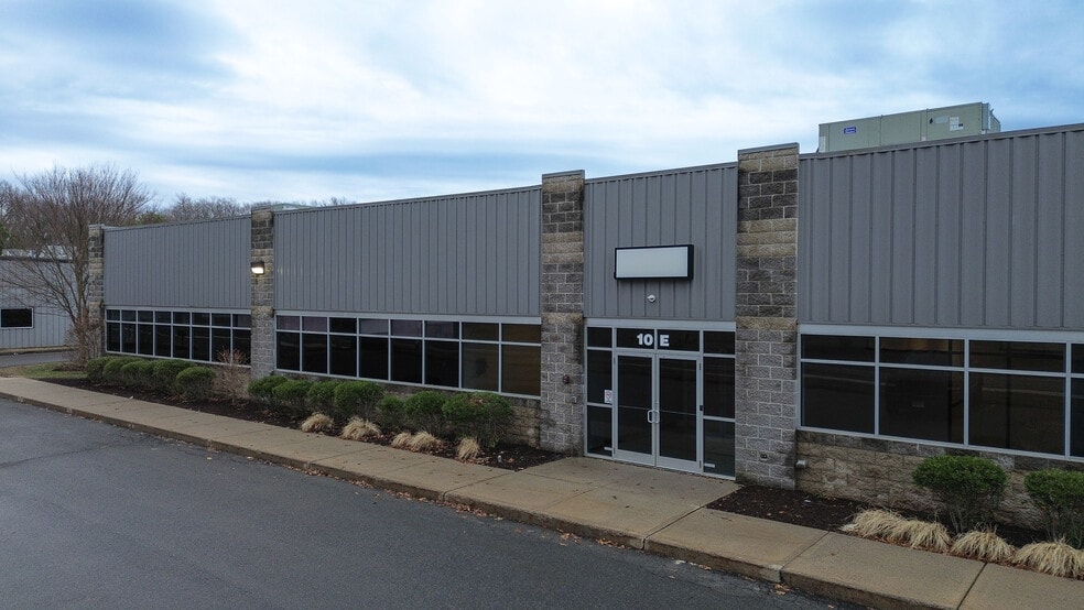 More Photos Of 10 County Line Dr, Cromwell Warehouse For Sale