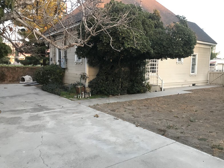 Primary Photo Of 1101 W Burbank Blvd, Burbank Office Residential For Lease