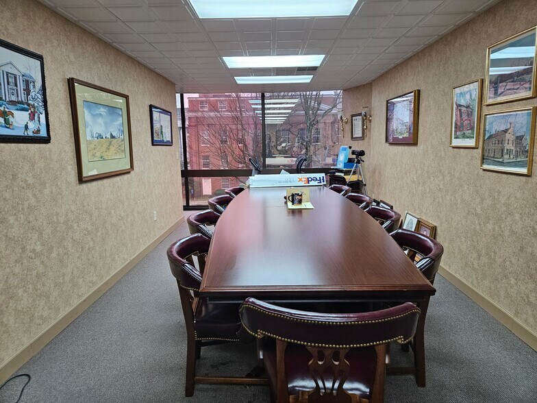 More Photos Of 113 W Public Sq, Glasgow Office For Sale