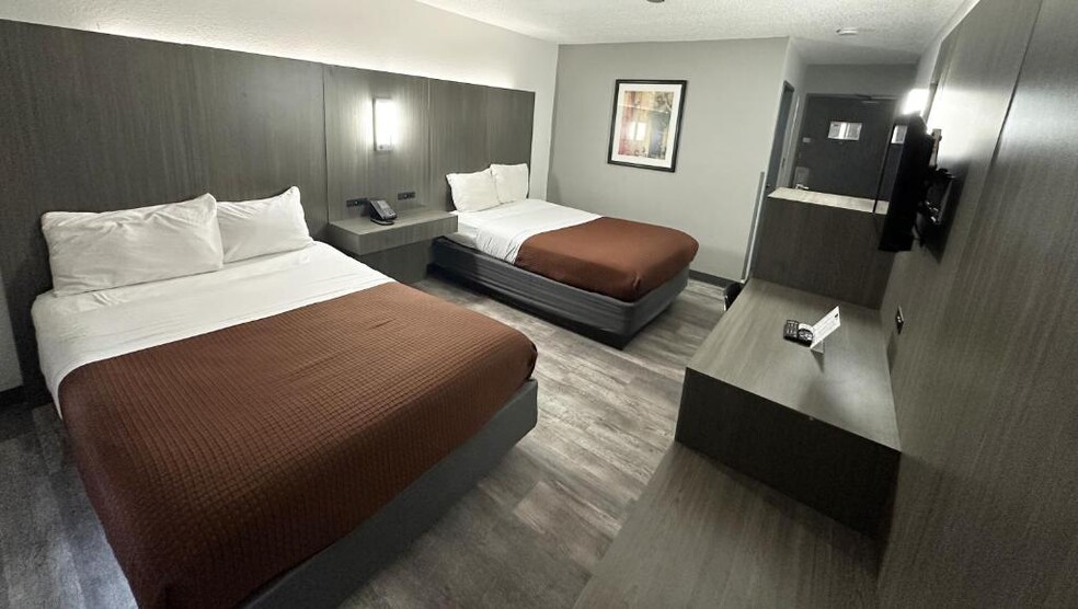 More Photos Of 522 E Coliseum Blvd, Fort Wayne Hotel For Sale