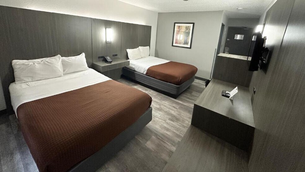 More Photos Of 522 E Coliseum Blvd, Fort Wayne Hotel For Sale