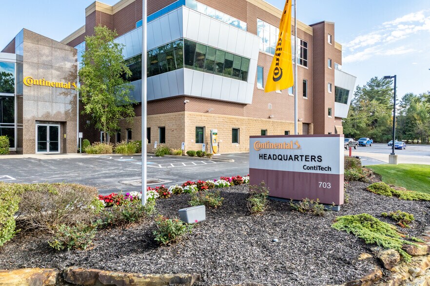 More Photos Of 703 S Cleveland Massillon Rd, Fairlawn Office For Lease