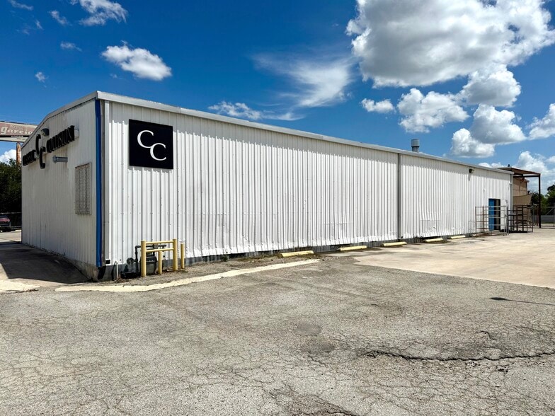 More Photos Of 1830 Jackson Keller Rd, San Antonio Warehouse For Sale