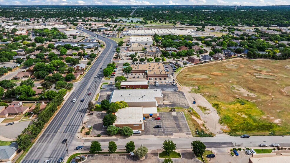 More Photos Of 7705 Quaker Ave, Lubbock Freestanding For Sale