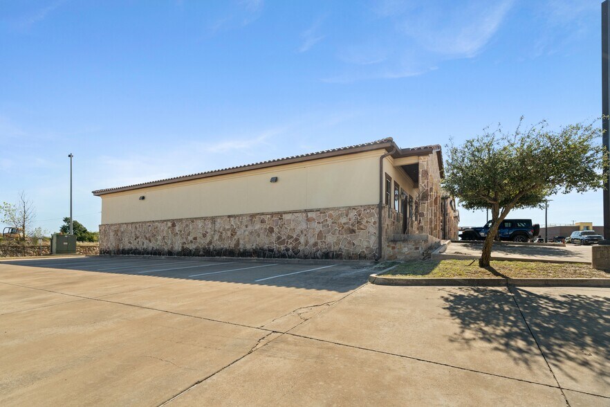 More Photos Of E 181 E BB Fielder Rd Suite 300, Weatherford Medical For Lease