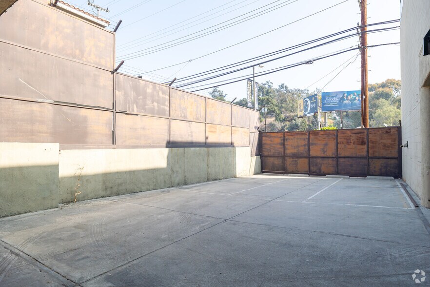 More Photos Of 3211 Cahuenga Blvd W, Los Angeles Loft Creative Space For Lease