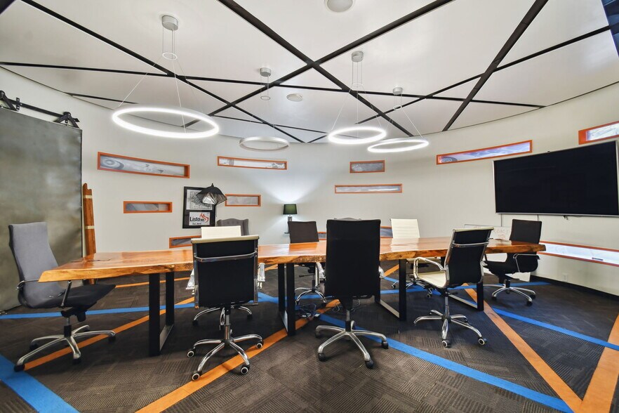 More Photos Of 3330 W Cypress St, Tampa Office For Sale