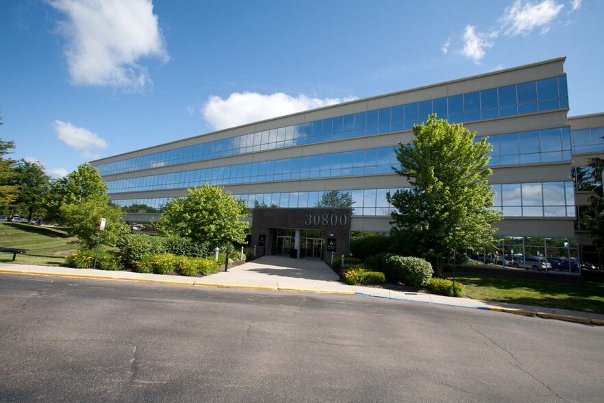 More Photos Of 30600 Telegraph Rd, Bingham Farms Office For Lease
