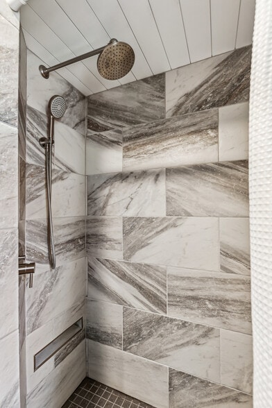 More Photos Of 512 N Travis St, Granbury Hospitality For Sale