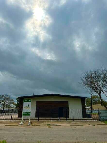 More Photos Of 8603 Shoal Creek Dr, Houston Warehouse For Sale