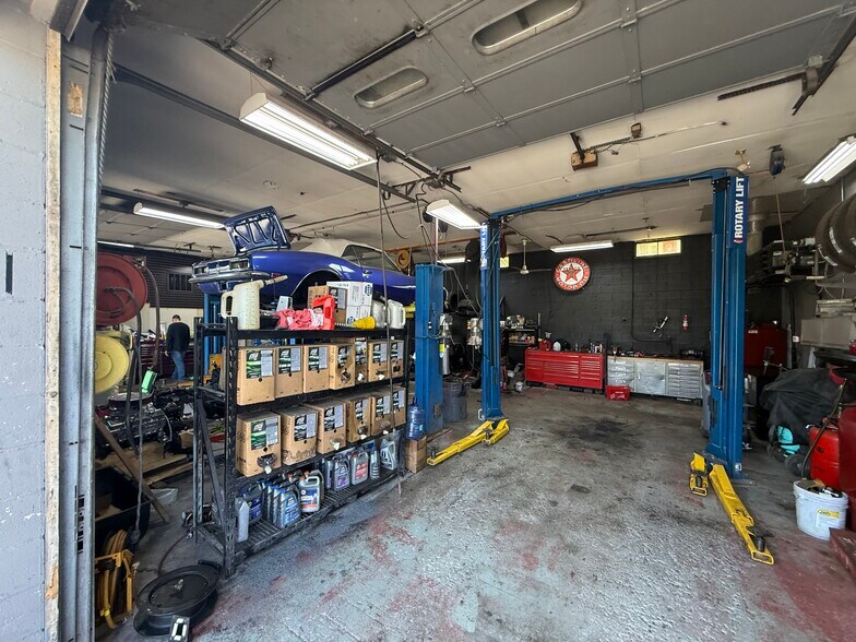 More Photos Of 538 Vischer Ferry Rd, Clifton Park Auto Repair For Lease
