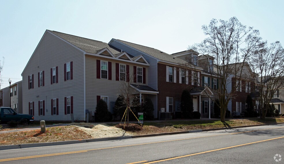 More Photos Of 340-358 S Raleigh St, Holly Springs Office For Lease