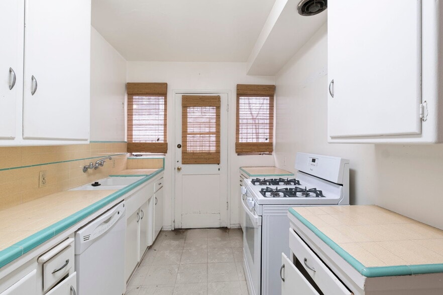 More Photos Of 1248 N Crescent Heights Blvd, West Hollywood Apartments For Sale