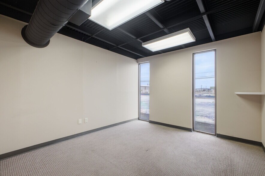 More Photos Of 2110 Mannix Dr, San Antonio Light Distribution For Lease