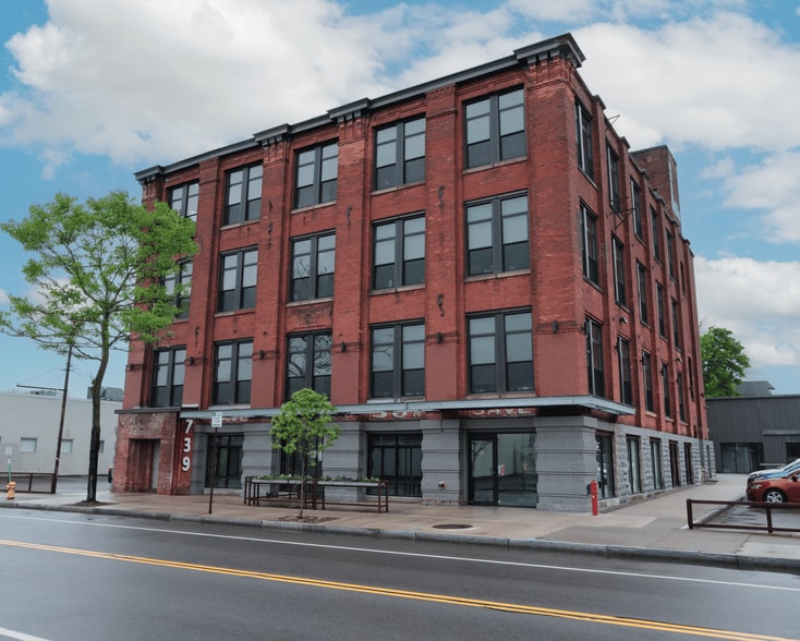 More Photos Of 739 Clinton Ave S, Rochester Apartments For Lease