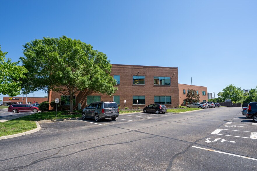 More Photos Of 807 Kinnear Rd, Columbus Medical For Sale