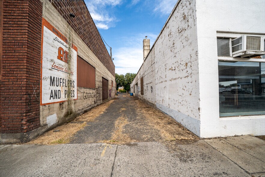 More Photos Of 844 D St, Lewiston Flex For Sale