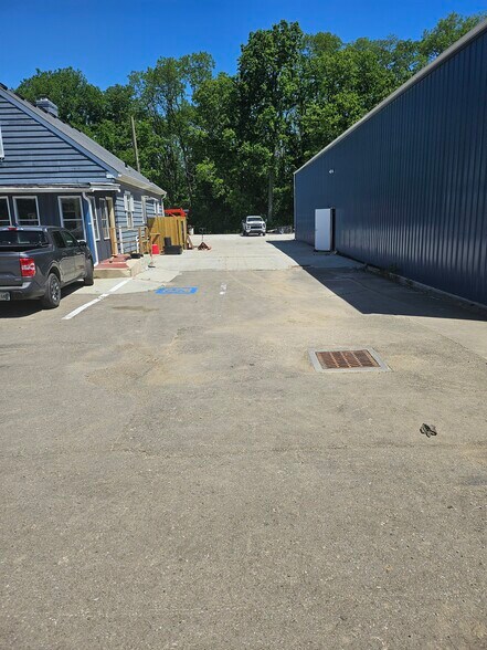 More Photos Of 9510 Seward Rd, Fairfield Warehouse For Sale