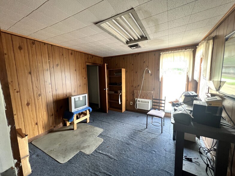 More Photos Of 401 Bingham, Ozark Warehouse For Sale