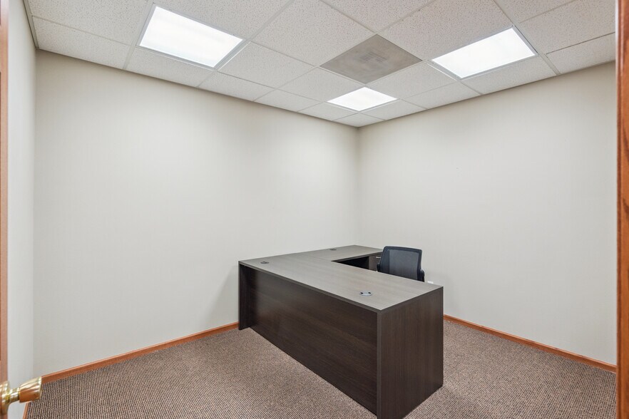 More Photos Of 101 E Linn St, Marshalltown Office For Sale