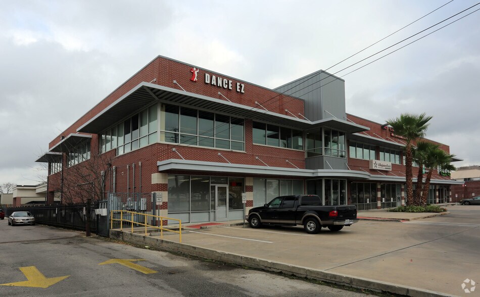 More Photos Of 5410 Bellaire Blvd, Bellaire Office For Lease