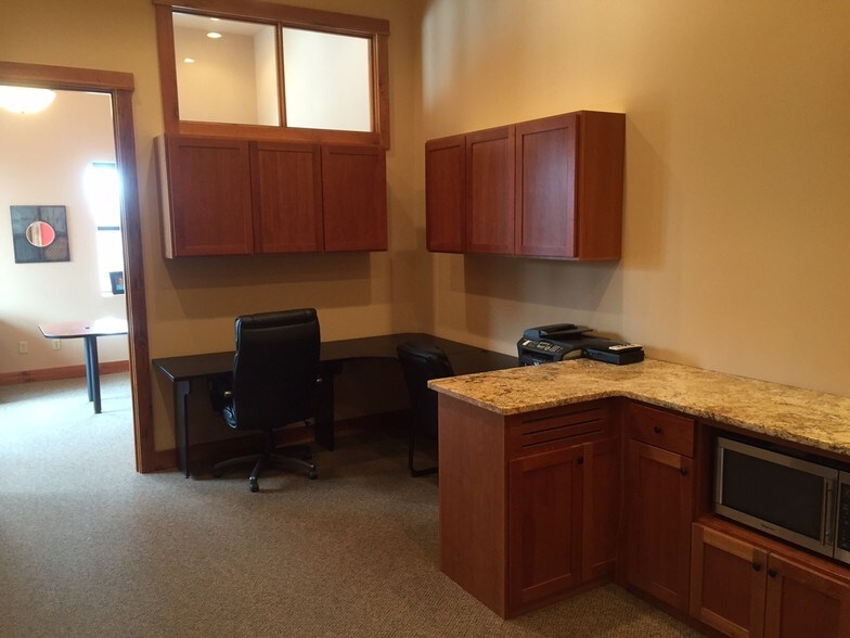 More Photos Of 8646 Eagle Creek Cir, Savage Office For Lease